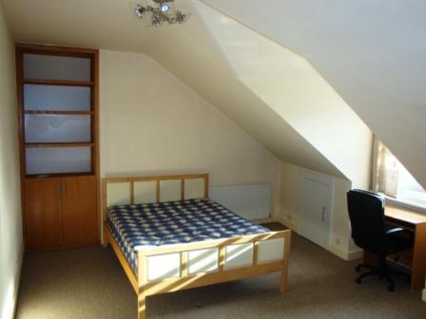 			3 Bedroom, 1 bath, 1 reception Flat			 West End Lane, WEST HAMPSTEAD